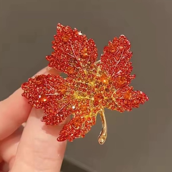 New LOVE fall trend unique Red and Gold Leaf Brooch - Picture 1 of 5